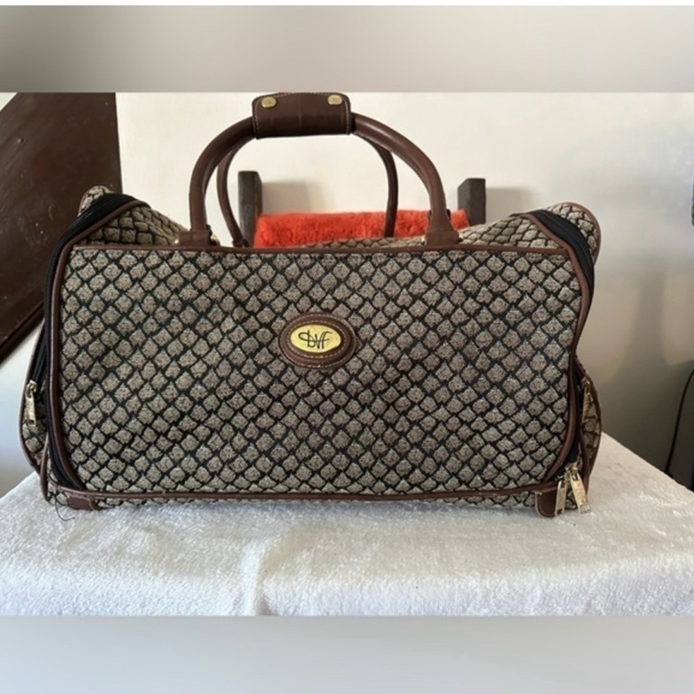 🔥🔥 SALE Vintage Diane Von
Furstenberg Duffle